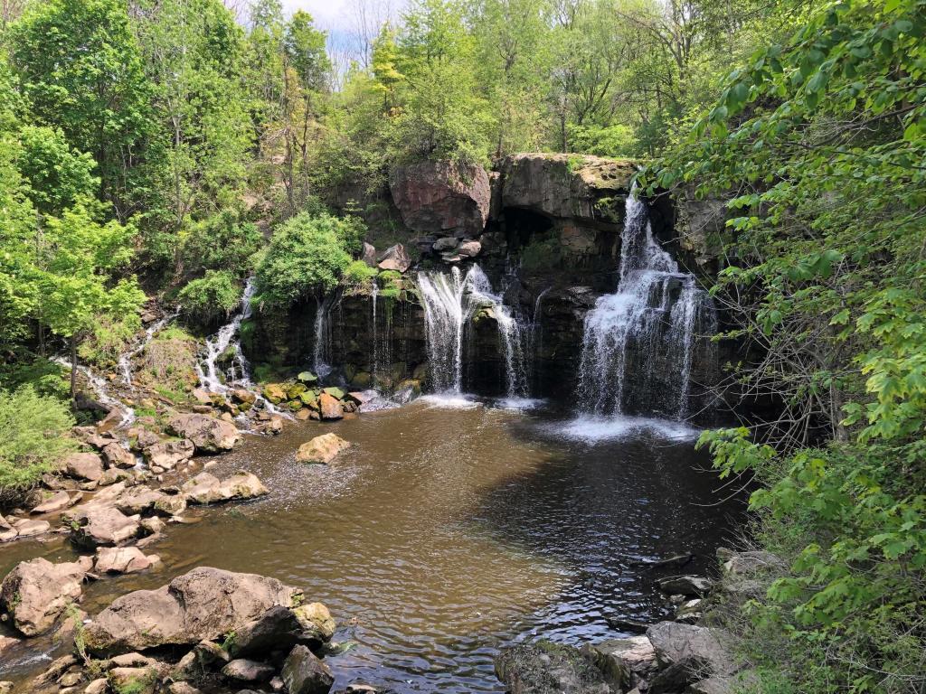 Akron Falls waterfall cascading over the cliffs at Akron Falls Park
